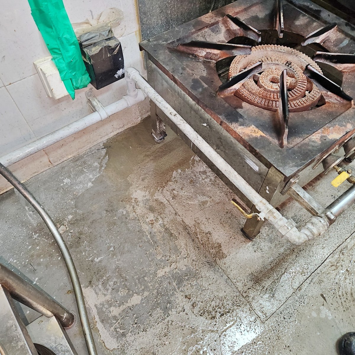 인천 서구 청라동 식당 바닥누수공사 후 주방 바닥 복구 현장