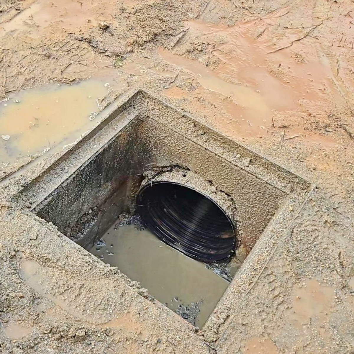 충남 아산시 공장 우수관 고압세척으로 토사를 제거한 후 모습