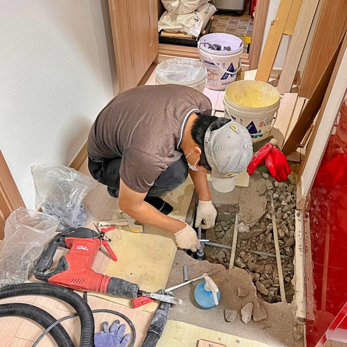 관산동 빌라 싱크대 아래 급수 배관 보수 작업