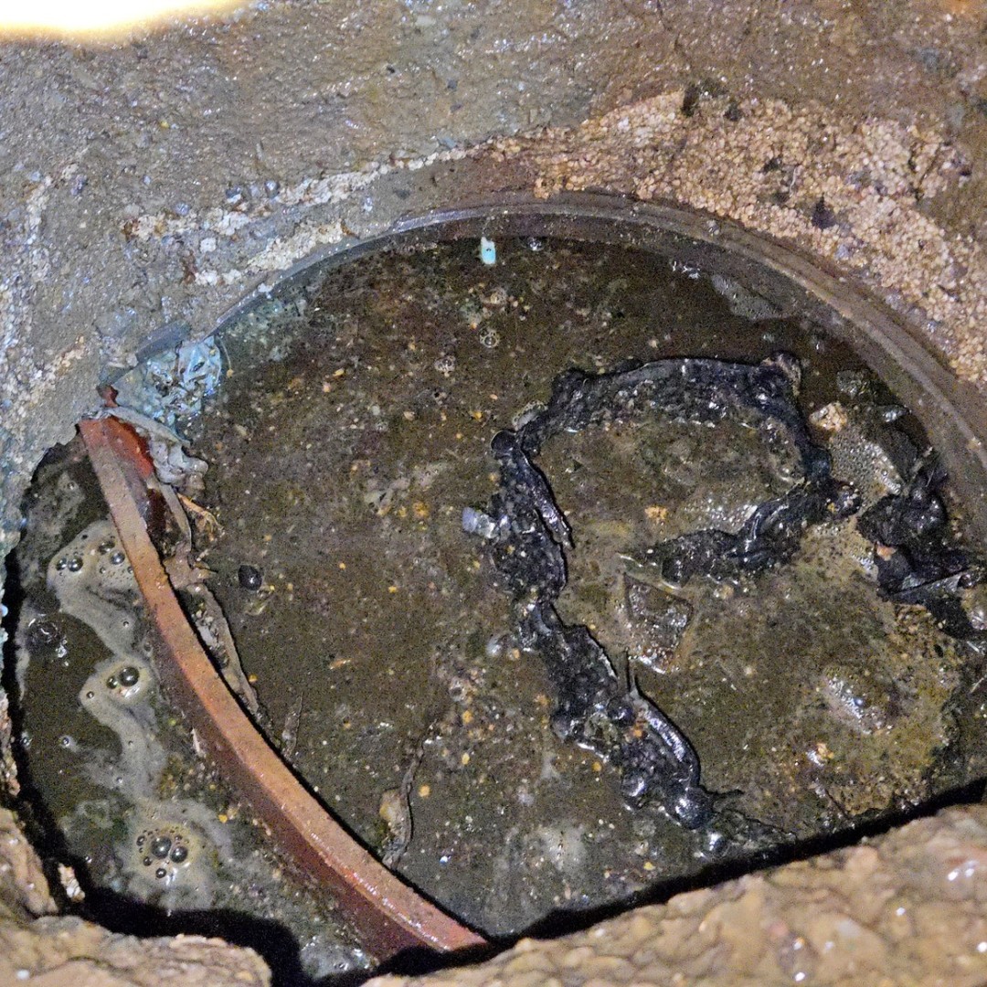 부평구 삼산동 공장 정화조 내부 오물과 찌꺼기 확인