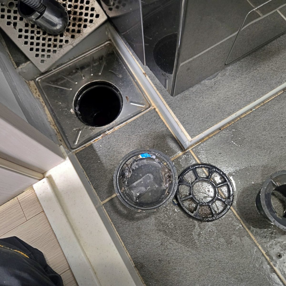오산 세교동 아파트 주방과 베란다 배수구 점검 현장