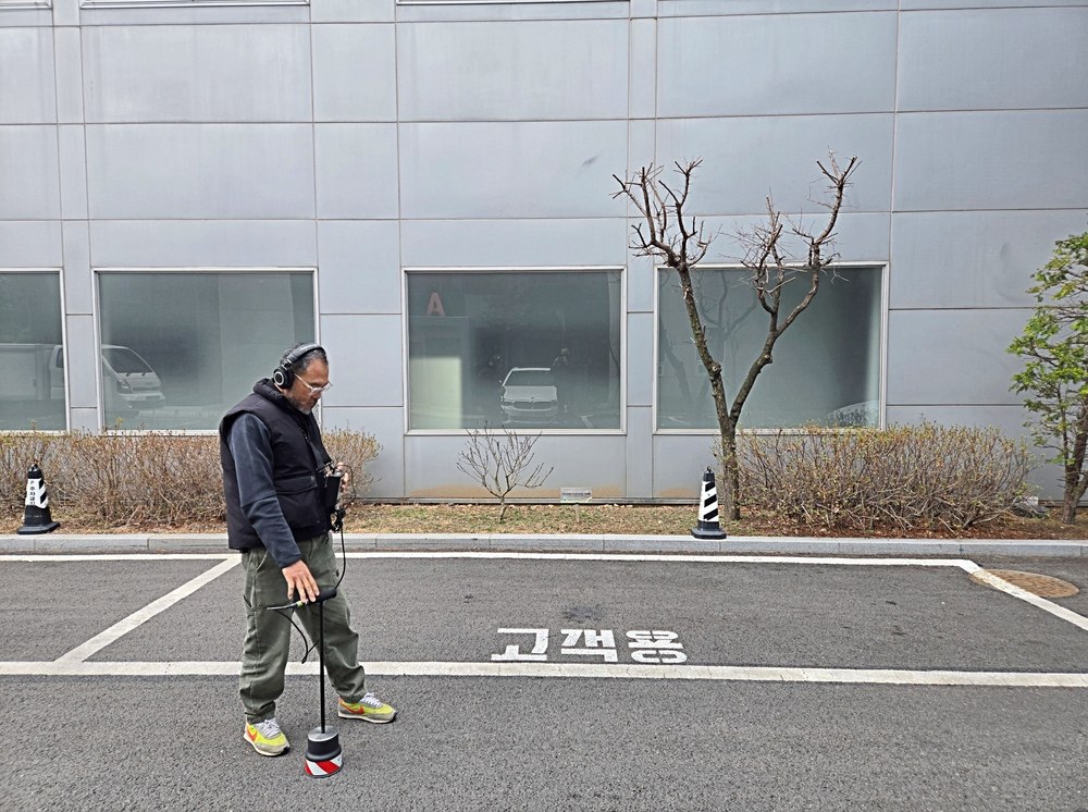 안산 반월공단 수도누수 점검 사례에 활용한 사업장 외부 청음탐지 장면