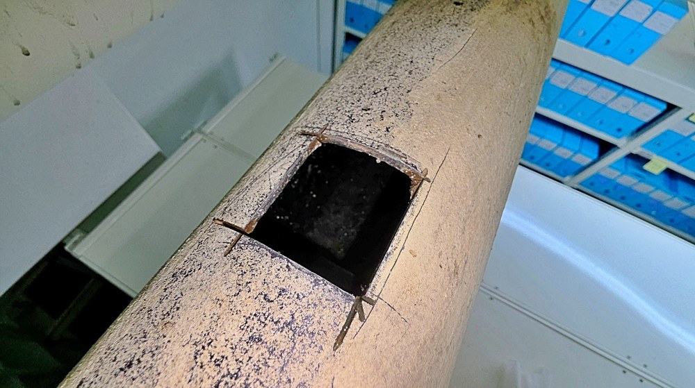 지하 배관 외부를 절개해 점검구를 확보한 상태